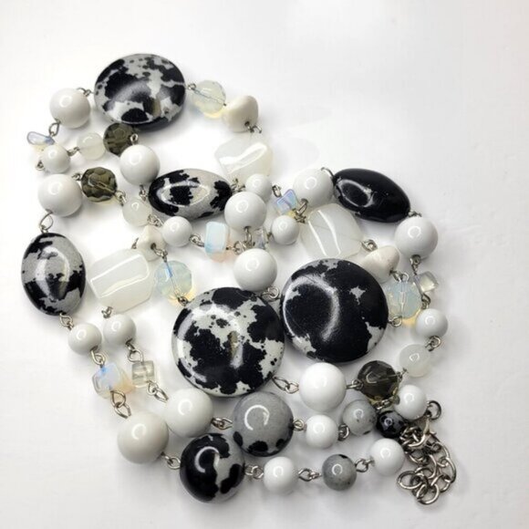 Black and White Bead Long Necklace with Earrings - Picture 5 of 11